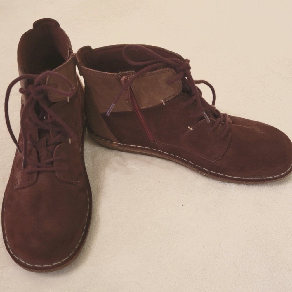 Women's Clarks Burgundy Suede Leather Boots size 9